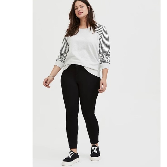 Torrid Size 5X Light Grey FLEECE & STRIPE RAGLAN SWEATSHIRT - Picture 2 of 7